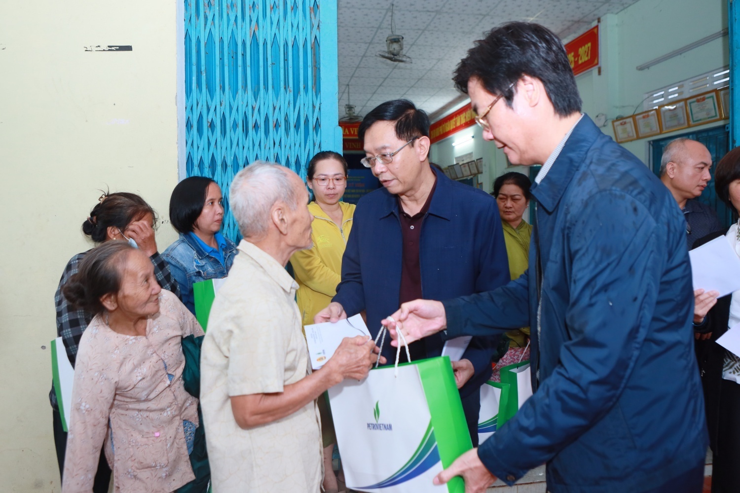Petrovietnam lan tỏa tinh thần “nghĩa tình – trách nhiệm – sẻ chia” cùng bà con vùng lũ
