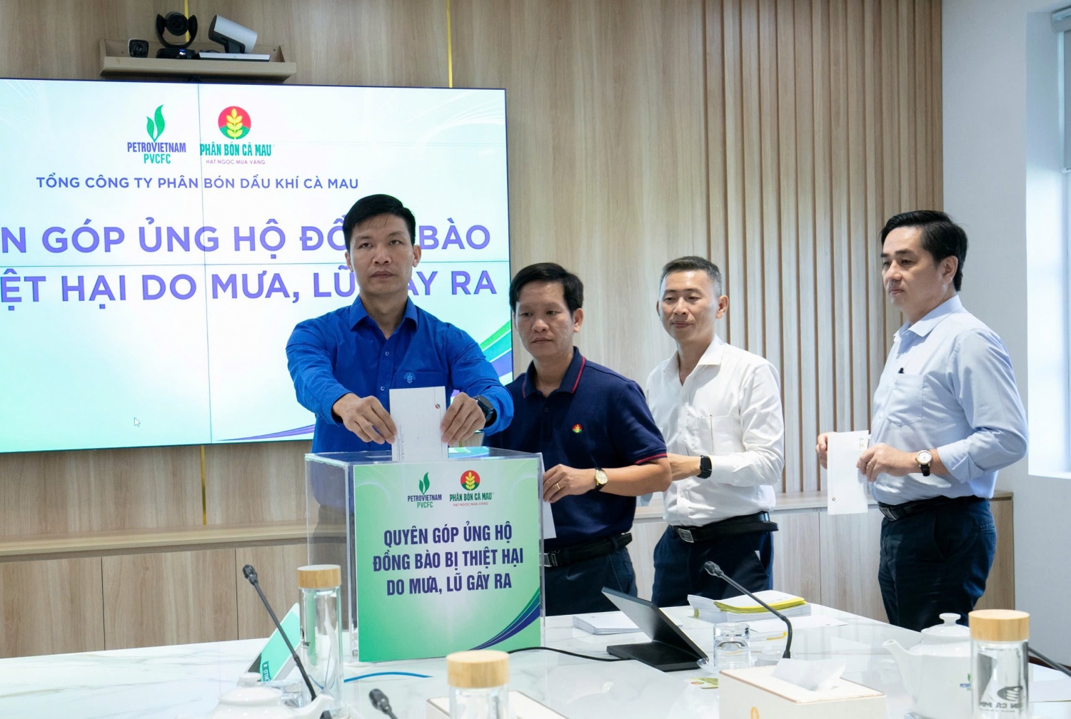 PVCFC tổ chức quyên góp ủng hộ đồng bào miền Trung, Tây Nguyên bị thiệt hại do mưa lũ