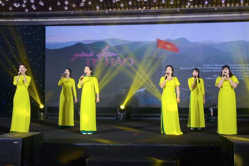Kết nối cảm xúc, lan tỏa yêu thương - Dấu ấn sẻ chia vì đồng bào vùng lũ