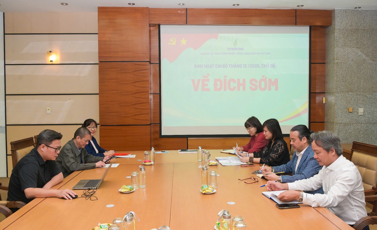 Đảng bộ BMQL&ĐH Petrovietnam quán triệt tinh thần thi đua 