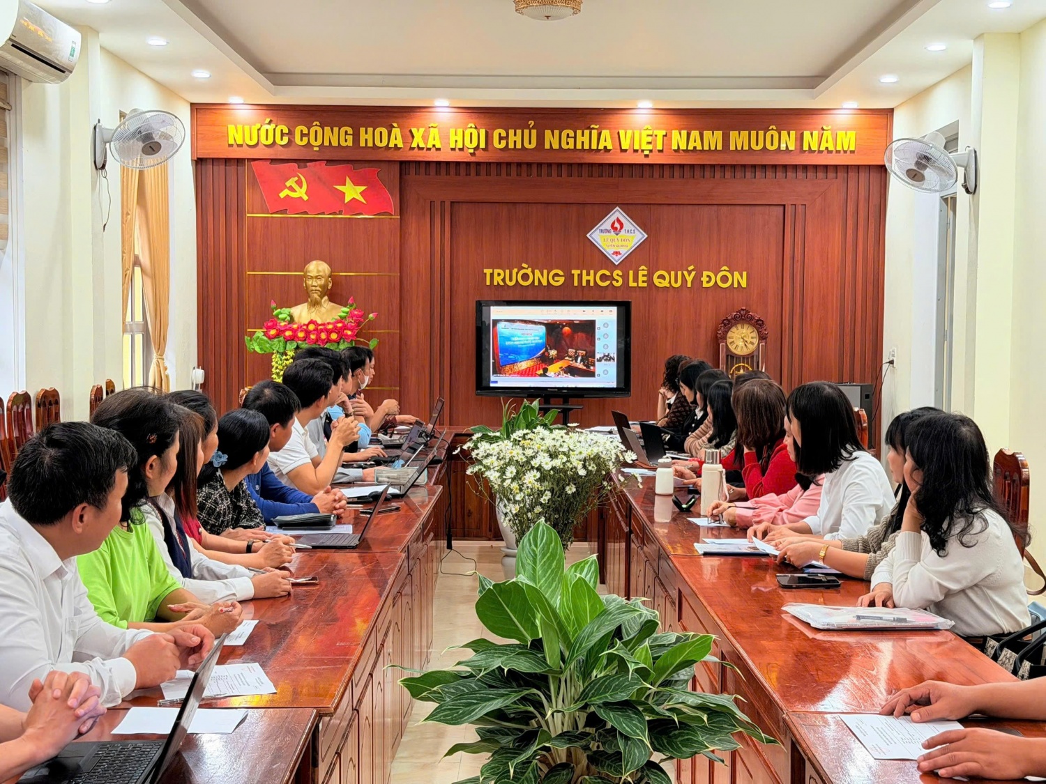 [CHÙM ẢNH] Petrovietnam kiến tạo hệ sinh thái STEM, xây dựng 100 phòng học đạt chuẩn quốc tế