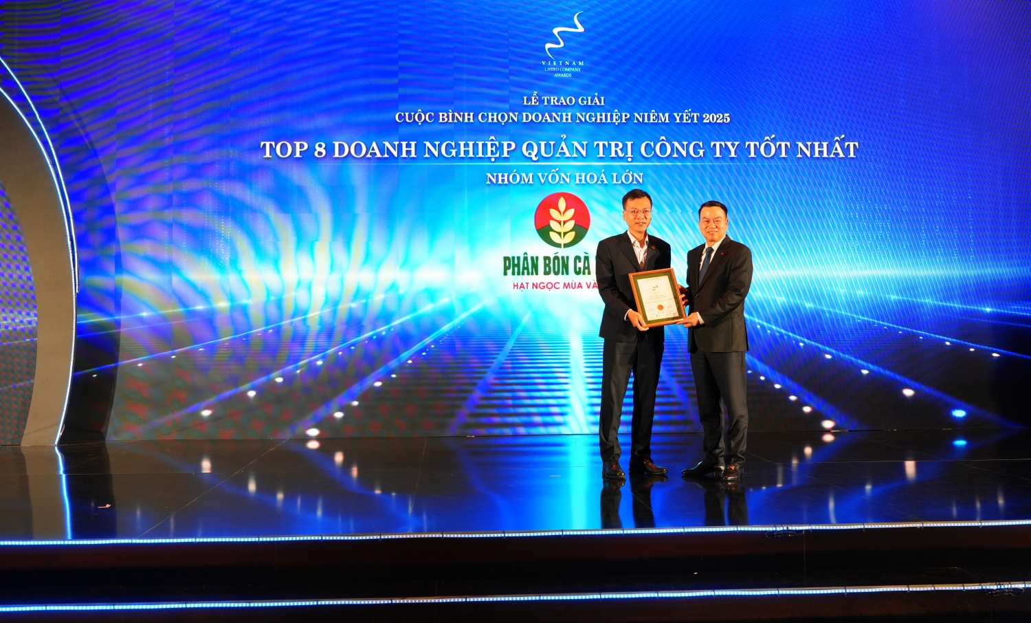 Phân bón Cà Mau lọt Top 8 doanh nghiệp quản trị tốt nhất, giành giải Nhất phát triển bền vững 2025 Phân bón Cà Mau lọt Top 8 doanh nghiệp quản trị tốt nhất, giành giải Nhất phát triển bền vững 2025
