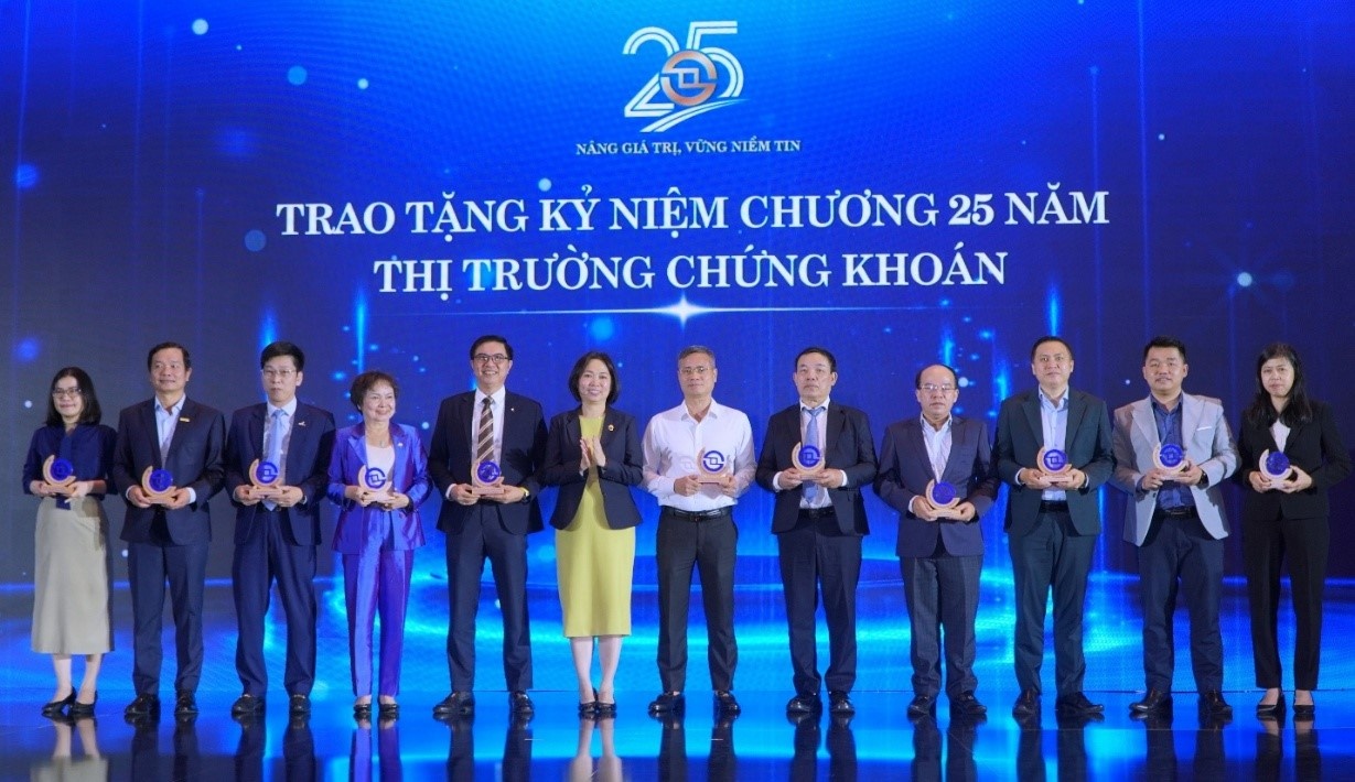 PV Drilling được vinh danh 3 hạng mục tại Cuộc bình chọn Doanh nghiệp niêm yết 2025