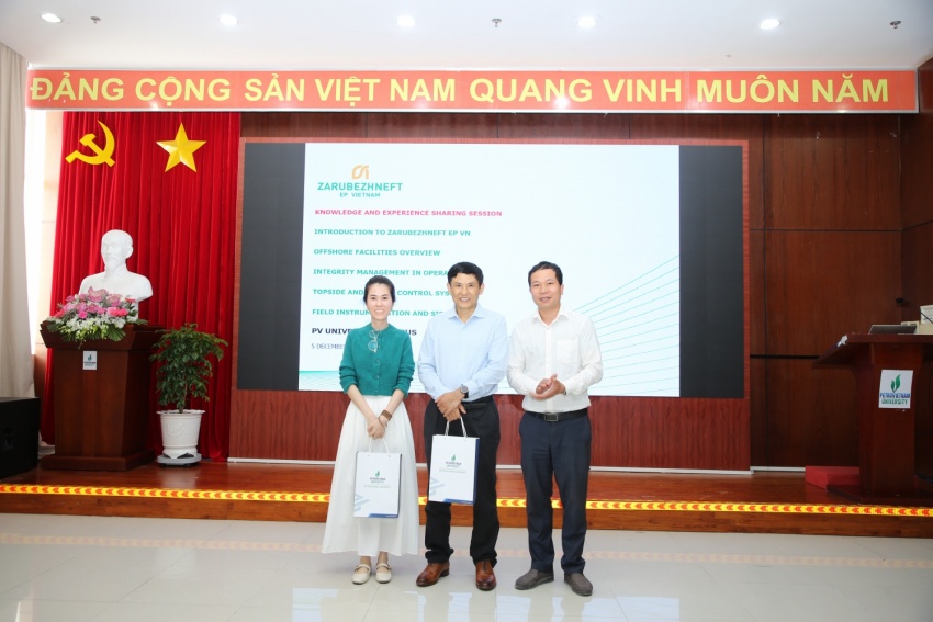 Chuyên gia Zarubezhneft EP Vietnam chia sẻ công nghệ điều khiển và quản lý hệ thống khai thác dầu khí cho sinh viên PVU Chuyên gia Zarubezhneft EP Vietnam chia sẻ công nghệ điều khiển và quản lý hệ thống khai thác dầu khí cho sinh viên PVU