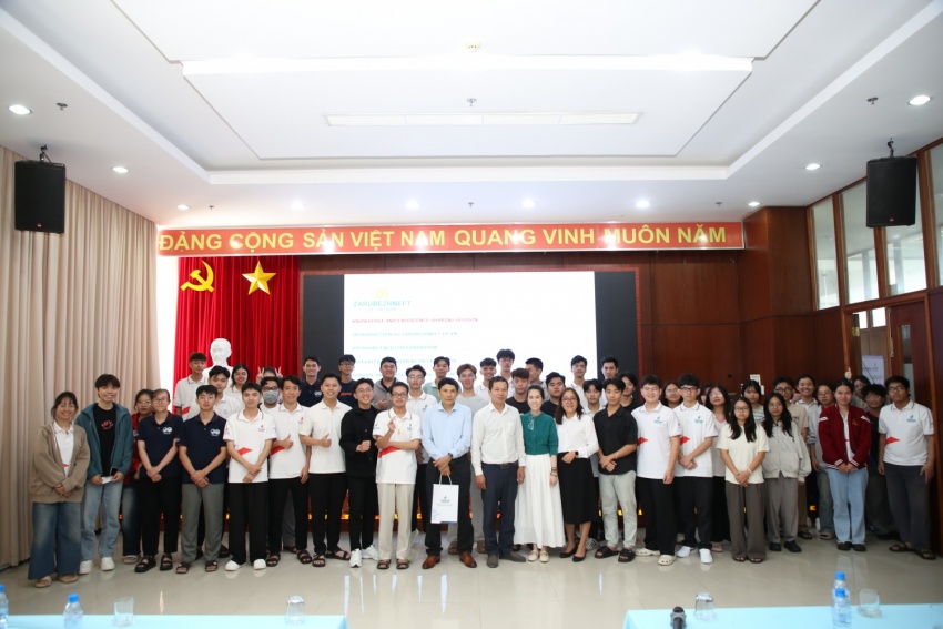 Chuyên gia Zarubezhneft EP Vietnam chia sẻ công nghệ điều khiển và quản lý hệ thống khai thác dầu khí cho sinh viên PVU Chuyên gia Zarubezhneft EP Vietnam chia sẻ công nghệ điều khiển và quản lý hệ thống khai thác dầu khí cho sinh viên PVU