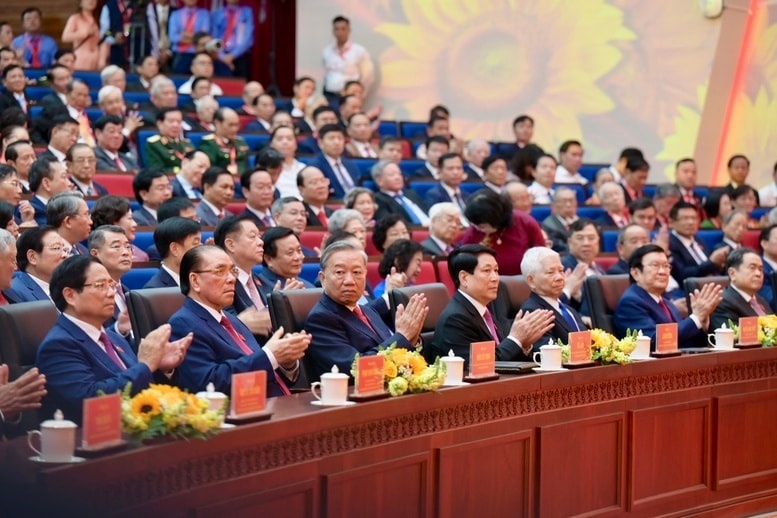 Khai mạc trọng thể Đại hội Đảng bộ TP.HCM lần thứ I (2025-2030): Khẳng định vị thế đầu tàu kinh tế, mở ra kỷ nguyên phát triển mới Khai mạc Đại hội Đảng bộ TP HCM lần thứ I: Khẳng định vị thế đầu tàu kinh tế, mở ra kỷ nguyên phát triển mới