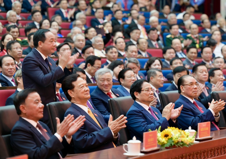 Khai mạc trọng thể Đại hội Đảng bộ TP.HCM lần thứ I (2025-2030): Khẳng định vị thế đầu tàu kinh tế, mở ra kỷ nguyên phát triển mới Khai mạc Đại hội Đảng bộ TP HCM lần thứ I: Khẳng định vị thế đầu tàu kinh tế, mở ra kỷ nguyên phát triển mới