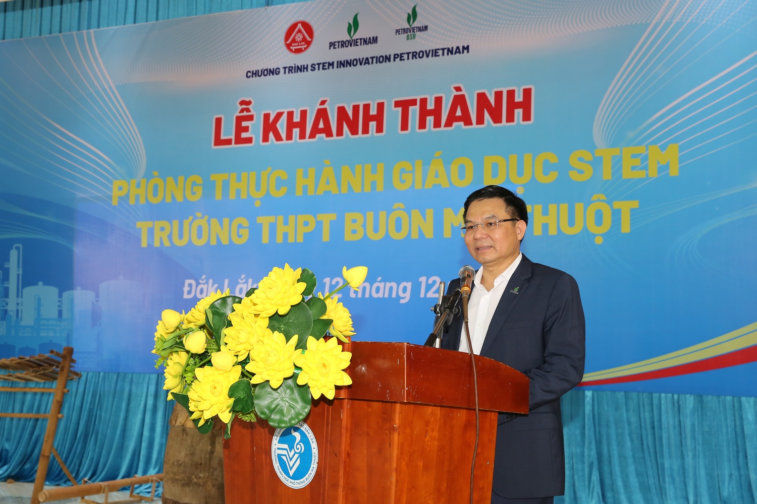 Đồng chí Lê Mạnh Hùng – Bí thư Đảng ủy, Chủ tịch HĐTV Petrovietnam chia sẻ, Petrovietnam hướng tới mục tiêu lớn hơn là từng bước nâng cao trình độ sản xuất của Việt Nam. Đồng chí Lê Mạnh Hùng – Bí thư Đảng ủy, Chủ tịch HĐTV Petrovietnam chia sẻ, Petrovietnam hướng tới mục tiêu lớn hơn là từng bước nâng cao trình độ sản xuất của Việt Nam.