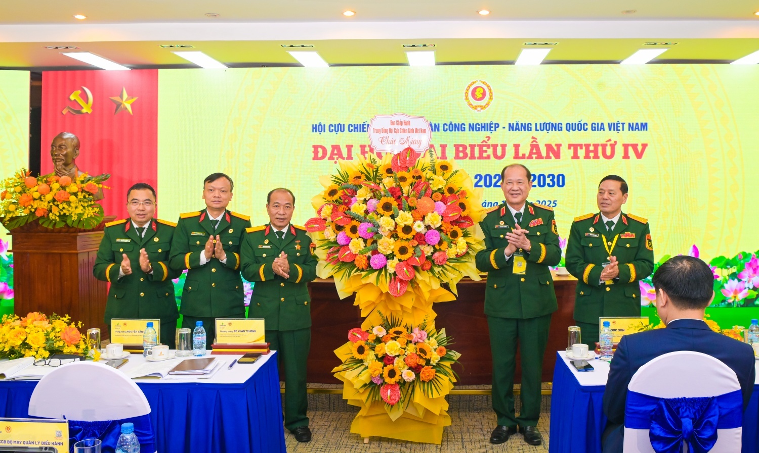 [Chùm ảnh] Hội CCB Petrovietnam phát huy phẩm chất “Bộ đội Cụ Hồ”, xây dựng tổ chức vững mạnh