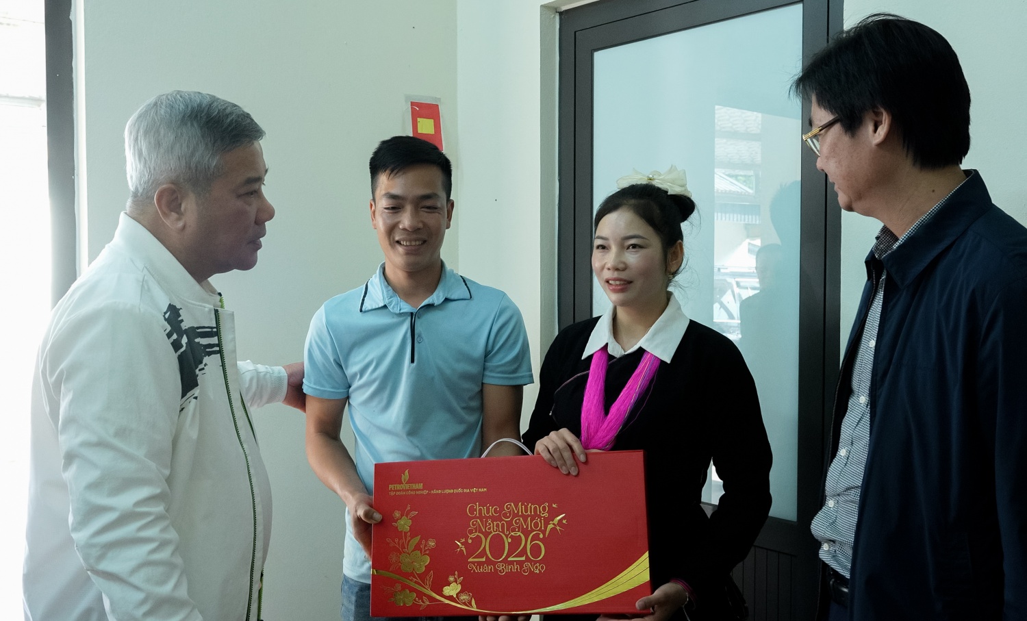 [Chùm ảnh] Petrovietnam mang hơi ấm đến vùng cao Lào Cai