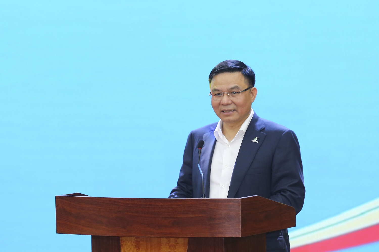Đồng chí Lê Mạnh Hùng – Bí thư Đảng uỷ, Chủ tịch HĐTV Petrovietnam tin tưởng và hy vọng phòng STEM sẽ tạo điều kiện thay đổi về môi trường giáo dục, hỗ trợ cho phương thức giáo dục của nhà trường ngày một tốt hơn và đào tạo ra nhiều nhân tài cho đất nước. Đồng chí Lê Mạnh Hùng – Bí thư Đảng uỷ, Chủ tịch HĐTV Petrovietnam tin tưởng và hy vọng phòng STEM sẽ tạo điều kiện thay đổi về môi trường giáo dục, hỗ trợ cho phương thức giáo dục của nhà trường ngày một tốt hơn và đào tạo ra nhiều nhân tài cho đất nước.