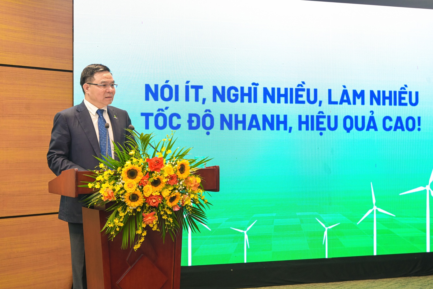 Đồng chí Lê Mạnh Hùng - Bí thư Đảng ủy, Chủ tịch HĐTV Petrovietnam phát biểu tại Đại hội Đồng chí Lê Mạnh Hùng - Bí thư Đảng ủy, Chủ tịch HĐTV Petrovietnam phát biểu tại Đại hội
