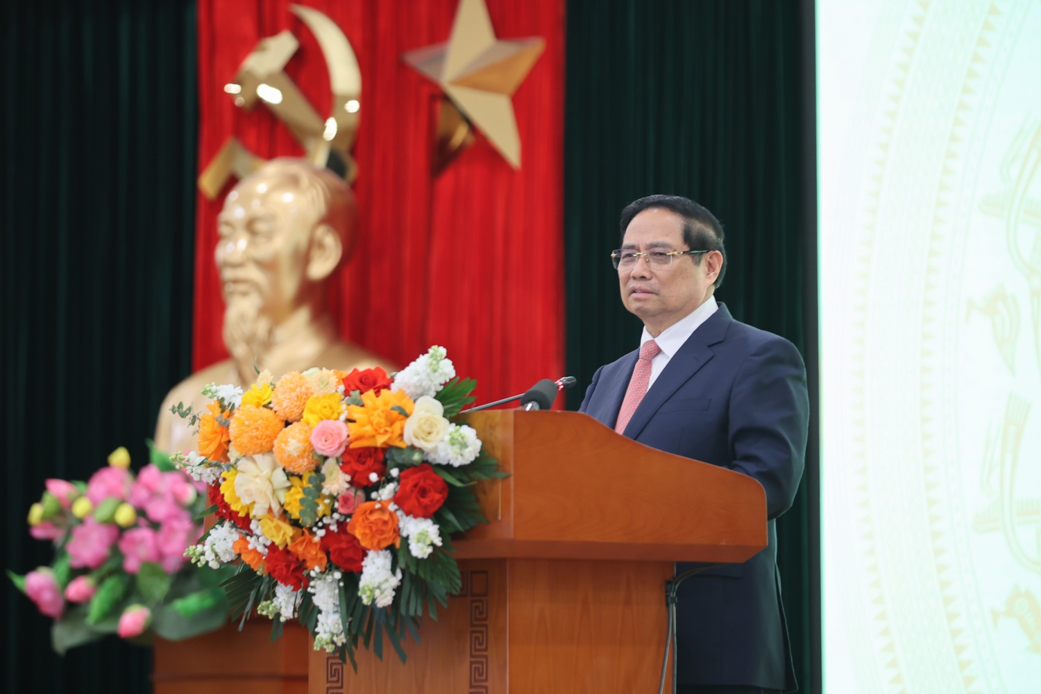 Thủ tướng đề nghị ngành Xây dựng thực hiện “5 đảm bảo, 6 đột phá”