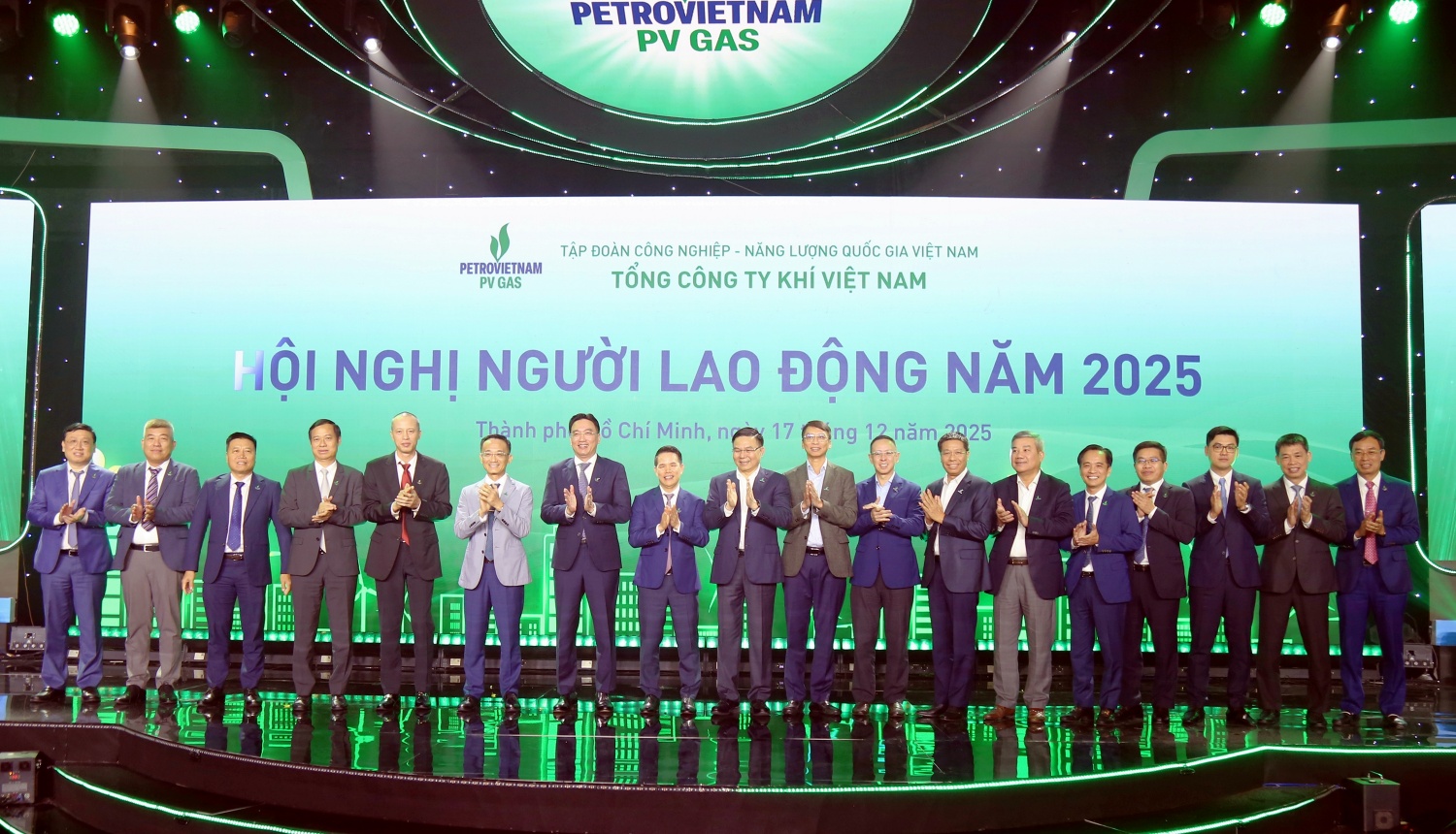 Tập thể lãnh đạo Petrovietnam chúc mừng PV GAS hoàn thành xuất sắc nhiệm vụ sản xuất kinh doanh năm 2025