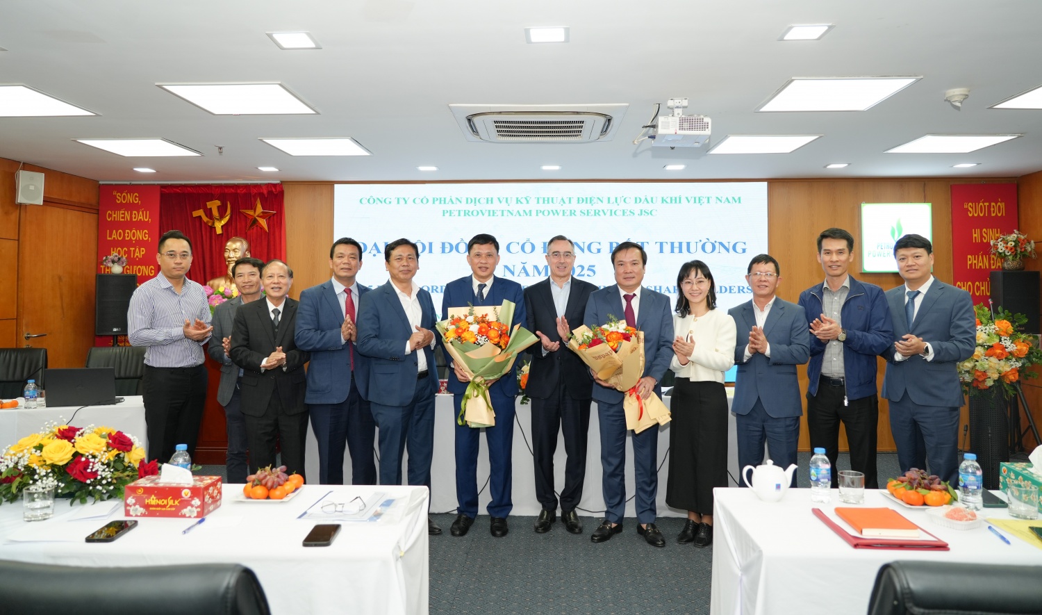 Đại hội tri ân Chủ tịch cũ và chúc mừng tân Chủ tịch mới Đại hội tri ân Chủ tịch cũ và chúc mừng tân Chủ tịch mới
