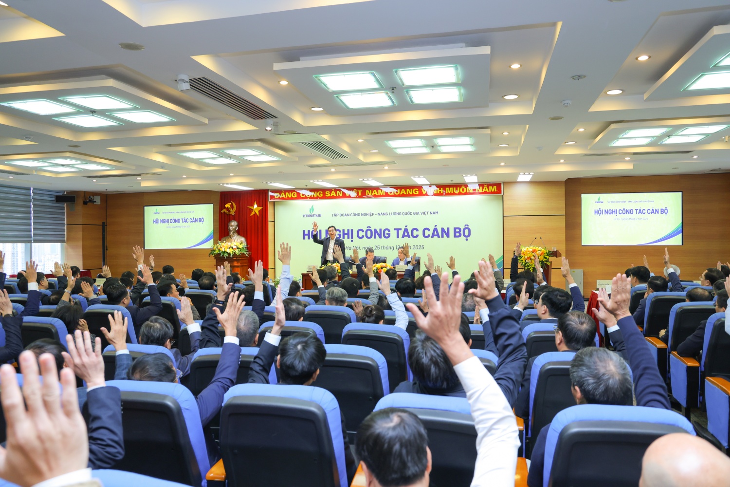 Đồng thuận, nhất trí tuyệt đối giới thiệu nhân sự cấp cao Petrovietnam Đồng thuận, nhất trí tuyệt đối giới thiệu nhân sự cấp cao Petrovietnam