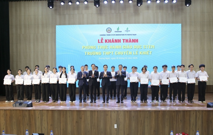 STEM classroom in Quang Ngai: Nurturing an innovative mindset and empowering students to master technology STEM classroom in Quang Ngai: Nurturing an innovative mindset and empowering students to master technology