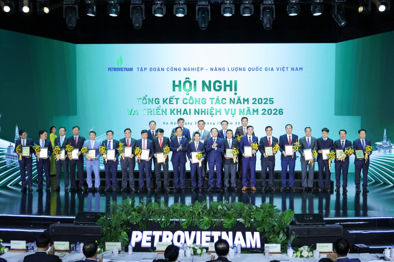 Petrovietnam vinh danh các tập thể có thành tích xuất sắc năm 2025