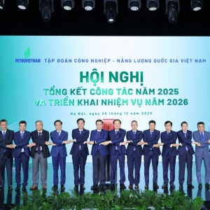 Petrovietnam tri ân đồng chí Lê Mạnh Hùng vì những đóng góp quan trọng cho ngành Công nghiệp - Năng lượng Quốc gia
