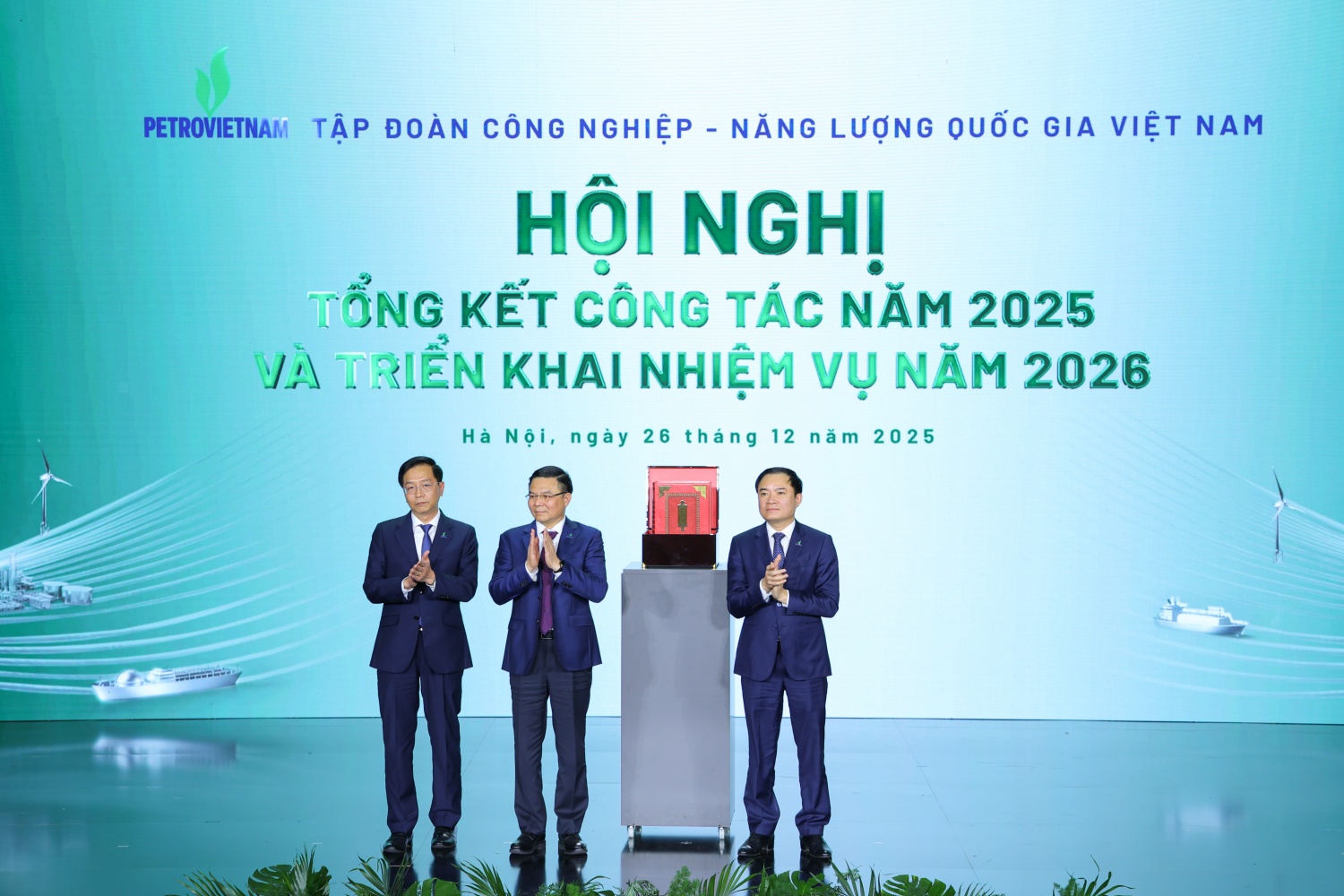 Petrovietnam tri ân đồng chí Lê Mạnh Hùng vì những đóng góp quan trọng cho ngành Công nghiệp - Năng lượng Quốc gia Petrovietnam tri ân đồng chí Lê Mạnh Hùng vì những đóng góp quan trọng cho ngành Công nghiệp - Năng lượng Quốc gia