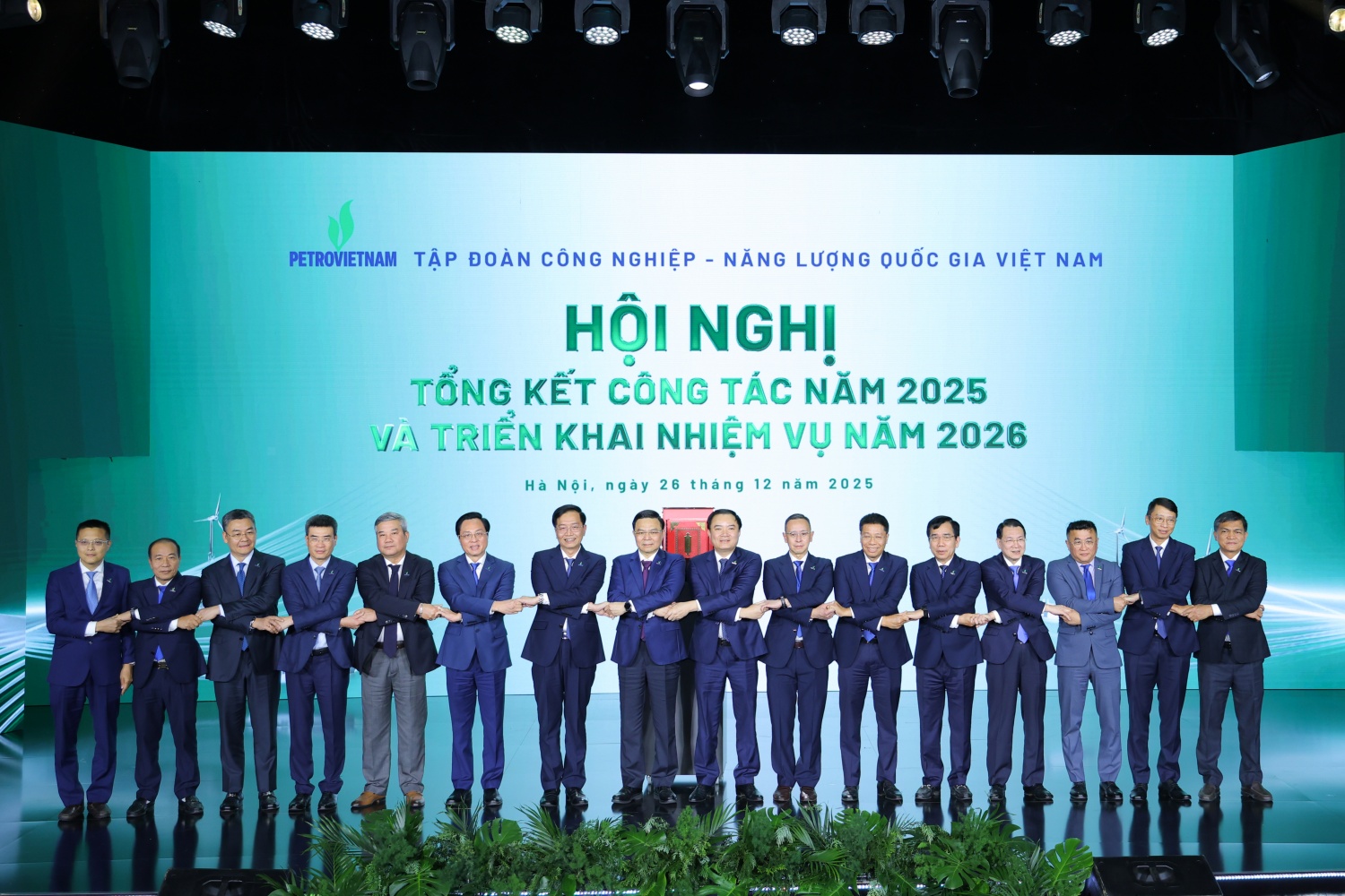 Petrovietnam tri ân đồng chí Lê Mạnh Hùng vì những đóng góp quan trọng cho ngành Công nghiệp - Năng lượng Quốc gia Petrovietnam tri ân đồng chí Lê Mạnh Hùng vì những đóng góp quan trọng cho ngành Công nghiệp - Năng lượng Quốc gia