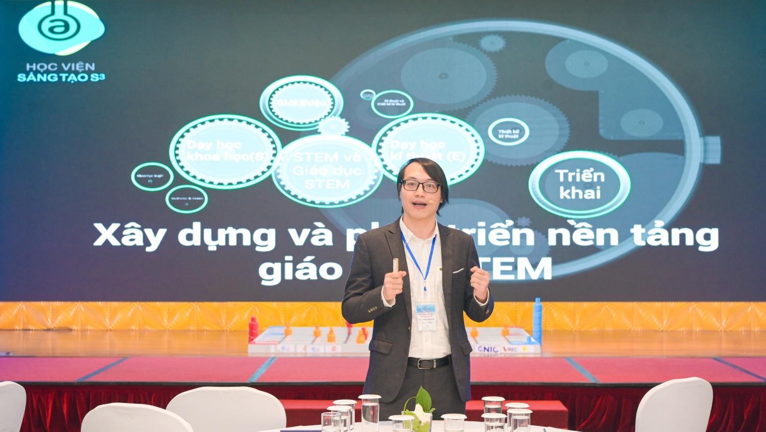 TS Đặng Văn Sơn - Trường Đại học Khoa học Tự nhiên, Đại học Quốc gia Hà Nội TS Đặng Văn Sơn - Trường Đại học Khoa học Tự nhiên, Đại học Quốc gia Hà Nội
