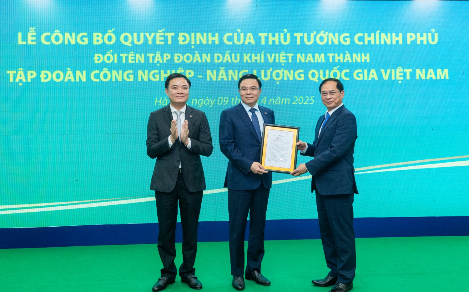 Năm 2025: 10 dấu mốc then chốt trong tái cấu trúc ngành năng lượng Việt Nam Năm 2025: 10 dấu mốc then chốt trong tái cấu trúc ngành năng lượng Việt Nam