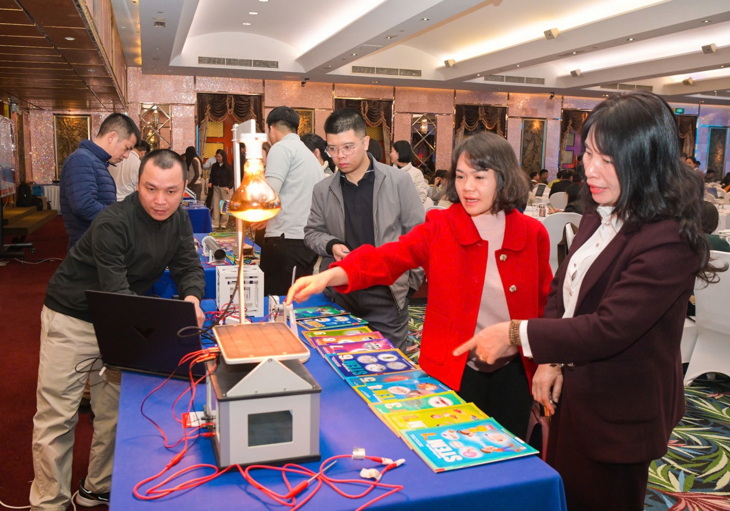 Trường THPT Chuyên Cao Bằng: Từ “mượn thiết bị đi thi” đến phòng STEM hiện đại Từ “mượn thiết bị đi thi” đến phòng STEM hiện đại