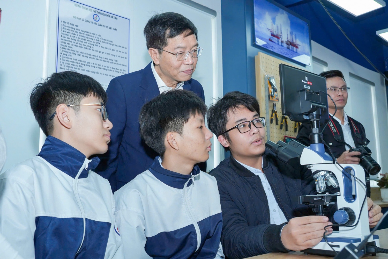 STEM Innovation Petrovietnam tiếp tục lan tỏa tại Hà Tĩnh STEM Innovation Petrovietnam tiếp tục lan tỏa tại Hà Tĩnh