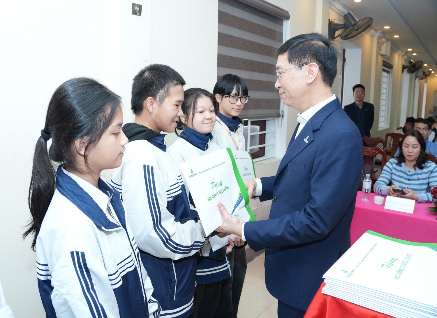 STEM Innovation Petrovietnam tiếp sức truyền thống hiếu học xứ Nghệ STEM Innovation Petrovietnam tiếp sức truyền thống hiếu học xứ Nghệ