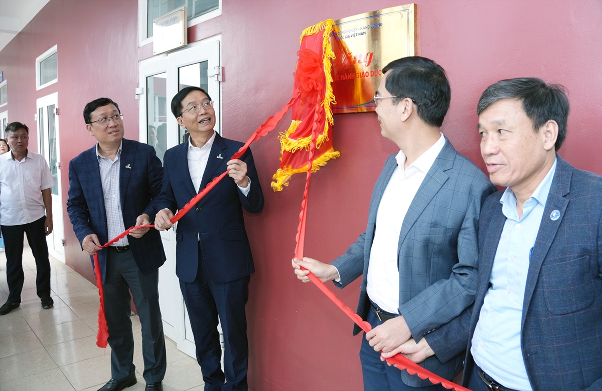 STEM Innovation Petrovietnam tiếp sức truyền thống hiếu học xứ Nghệ STEM Innovation Petrovietnam tiếp sức truyền thống hiếu học xứ Nghệ