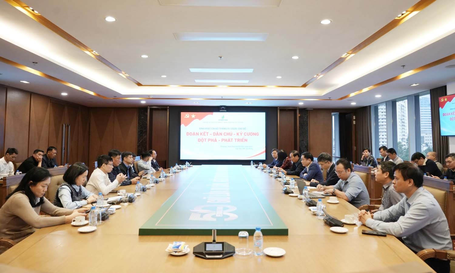 Đảng bộ Bộ máy QL&ĐH Petrovietnam: Thống nhất nhận thức, củng cố niềm tin, tạo nền tảng bứt phá trong giai đoạn mới Đảng bộ Bộ máy QL&ĐH Petrovietnam: Thống nhất nhận thức, củng cố niềm tin, tạo nền tảng bứt phá trong giai đoạn mới