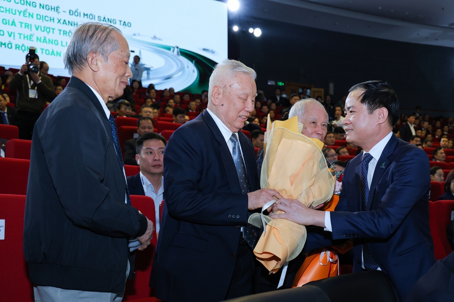 Petrovietnam tự cường và bứt phá! Petrovietnam tự cường và bứt phá!