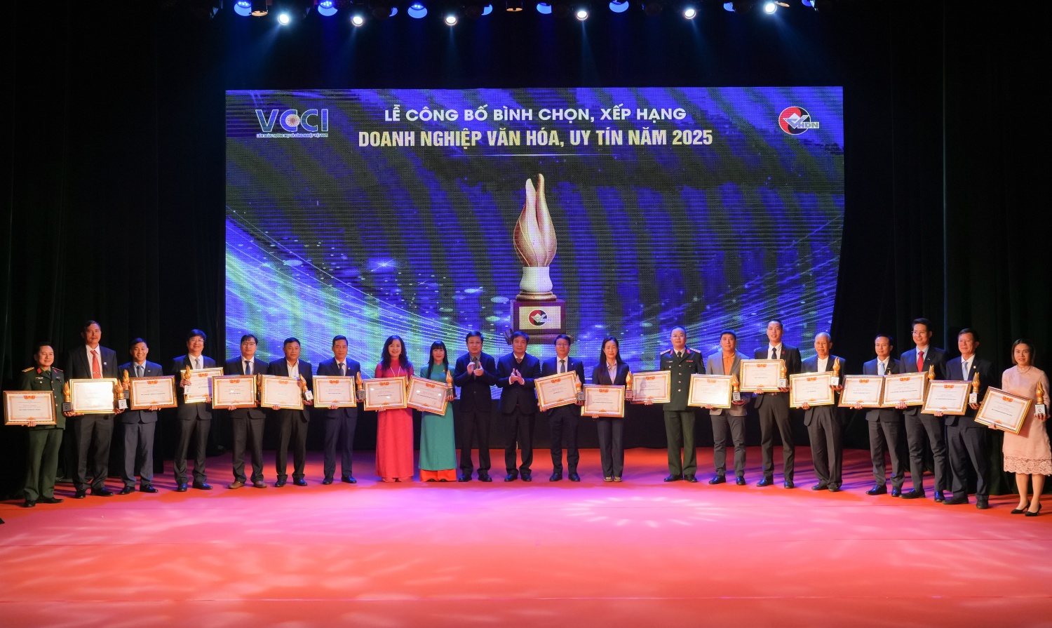 Petrovietnam dẫn đầu bảng xếp hạng Petrovietnam dẫn đầu bảng xếp hạng