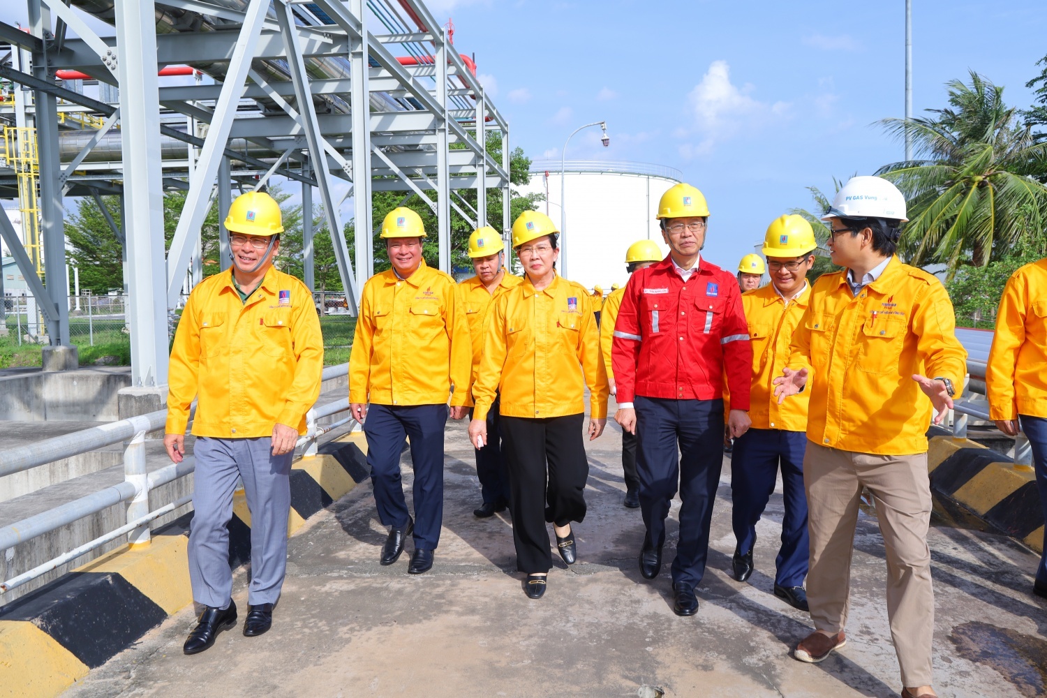 Khẳng định vai trò chủ đạo, tiên phong của kinh tế nhà nước Khẳng định vai trò chủ đạo, tiên phong của kinh tế nhà nước