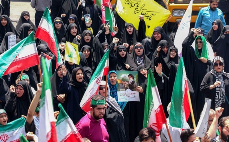 Người dân Iran tổ chức biểu tình ở khắp các tỉnh thành. Người dân Iran tổ chức biểu tình ở khắp các tỉnh thành.