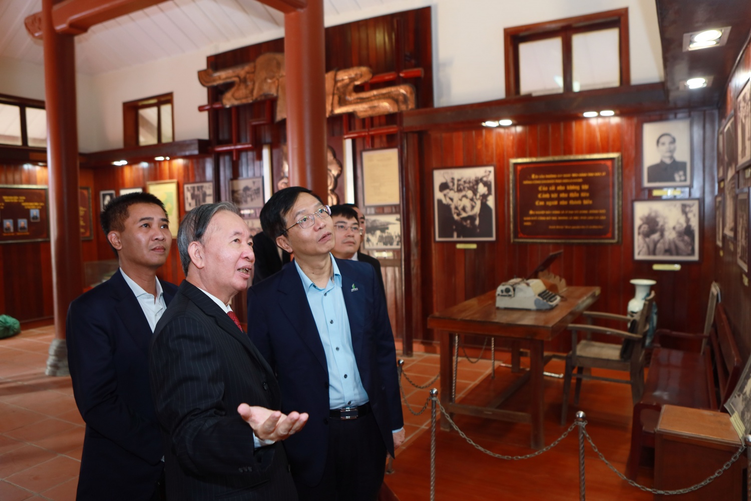 Petrovietnam tổ chức các hoạt động tri ân nhân 116 năm ngày sinh cố Phó Thủ tướng Trần Hữu Dực Petrovietnam tổ chức các hoạt động tri ân nhân 116 năm ngày sinh cố Phó Thủ tướng Trần Hữu Dực