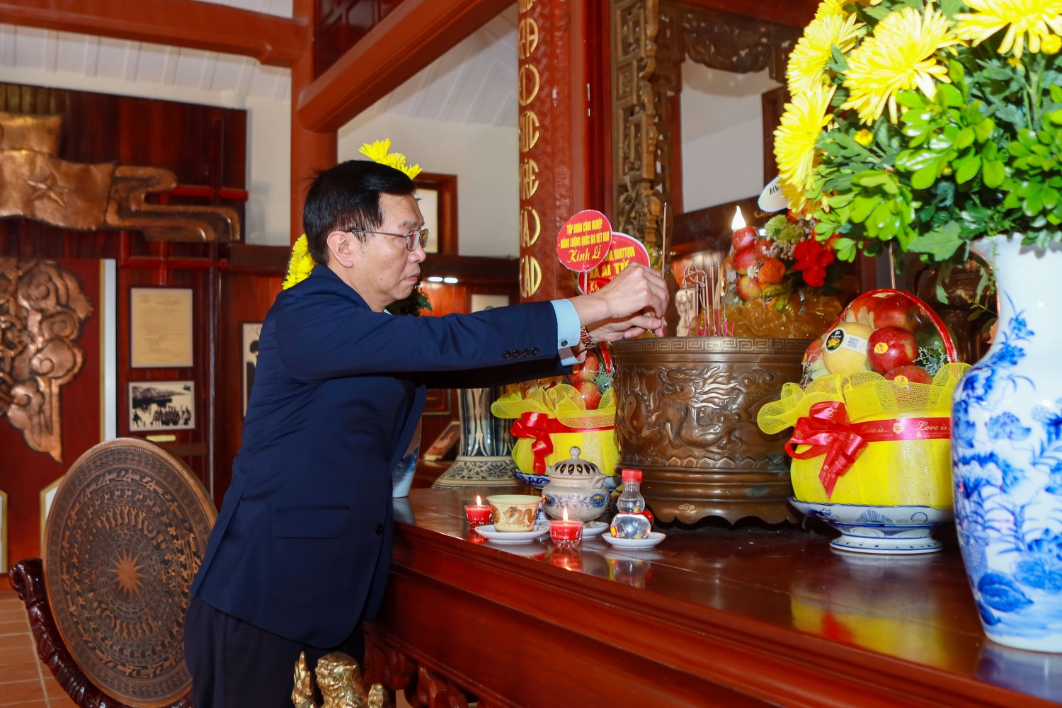 Petrovietnam tổ chức các hoạt động tri ân nhân 116 năm ngày sinh cố Phó Thủ tướng Trần Hữu Dực Petrovietnam tổ chức các hoạt động tri ân nhân 116 năm ngày sinh cố Phó Thủ tướng Trần Hữu Dực