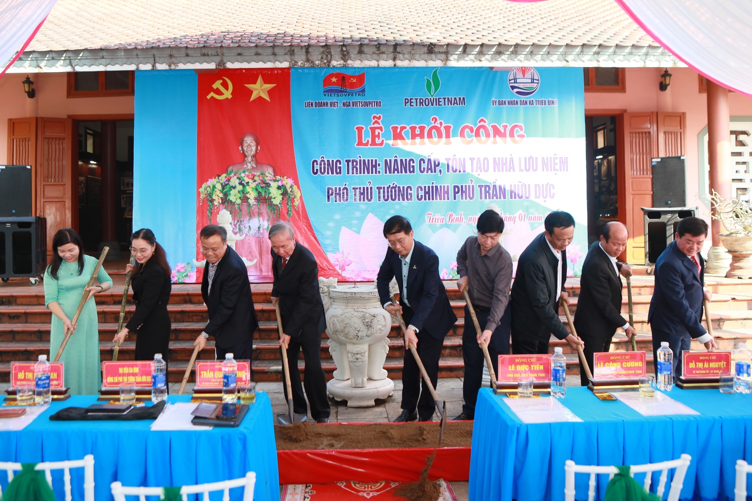 Petrovietnam tổ chức các hoạt động tri ân nhân 116 năm ngày sinh cố Phó Thủ tướng Trần Hữu Dực Petrovietnam tổ chức các hoạt động tri ân nhân 116 năm ngày sinh cố Phó Thủ tướng Trần Hữu Dực