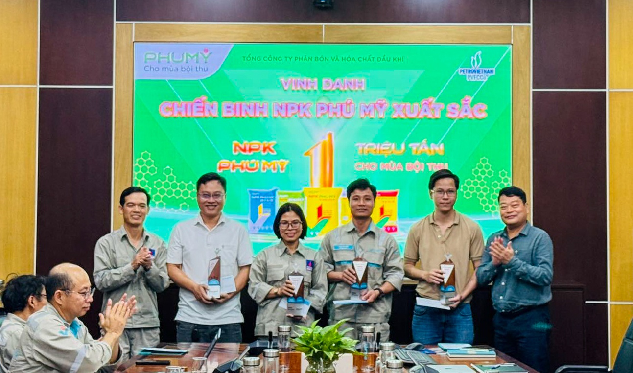 Vinh danh những “Chiến binh NPK Phú Mỹ xuất sắc” trong hành trình 1 triệu tấn Vinh danh những “chiến binh NPK Phú Mỹ xuất sắc” trong hành trình 1 triệu tấn