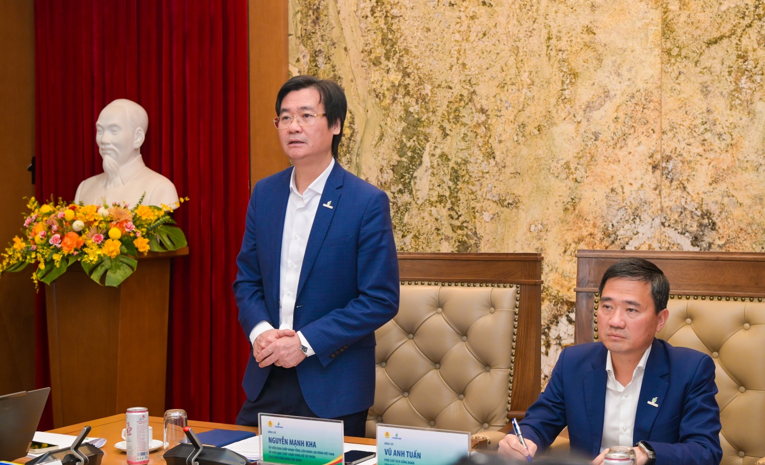 đồng chí Nguyễn Mạnh Kha - Ủy viên Ban Chấp hành Tổng LĐLĐ Việt Nam, Ủy viên Ban Chấp hành Đảng bộ, Chủ tịch Công đoàn Petrovietnam đồng chí Nguyễn Mạnh Kha - Ủy viên Ban Chấp hành Tổng LĐLĐ Việt Nam, Ủy viên Ban Chấp hành Đảng bộ, Chủ tịch Công đoàn Petrovietnam