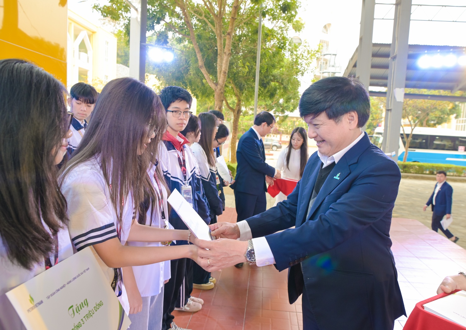 Lan tỏa chương trình “Petrovietnam: Xuân Gắn kết - Tết Nghĩa tình” tại Sơn La và Điện Biên Petrovietnam lan tỏa nghĩa tình Xuân tại Sơn La và Điện Biên