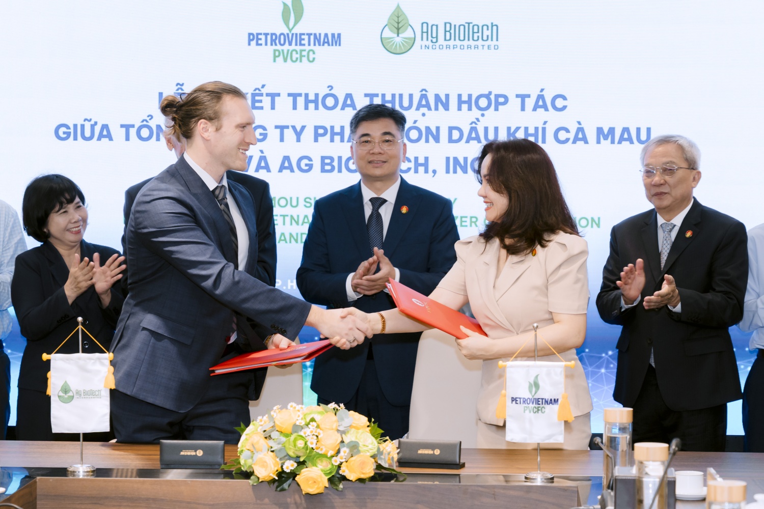 Phân bón Cà Mau và AG Biotech (Hoa Kỳ) ký kết hợp tác chiến lược về công nghệ sinh học