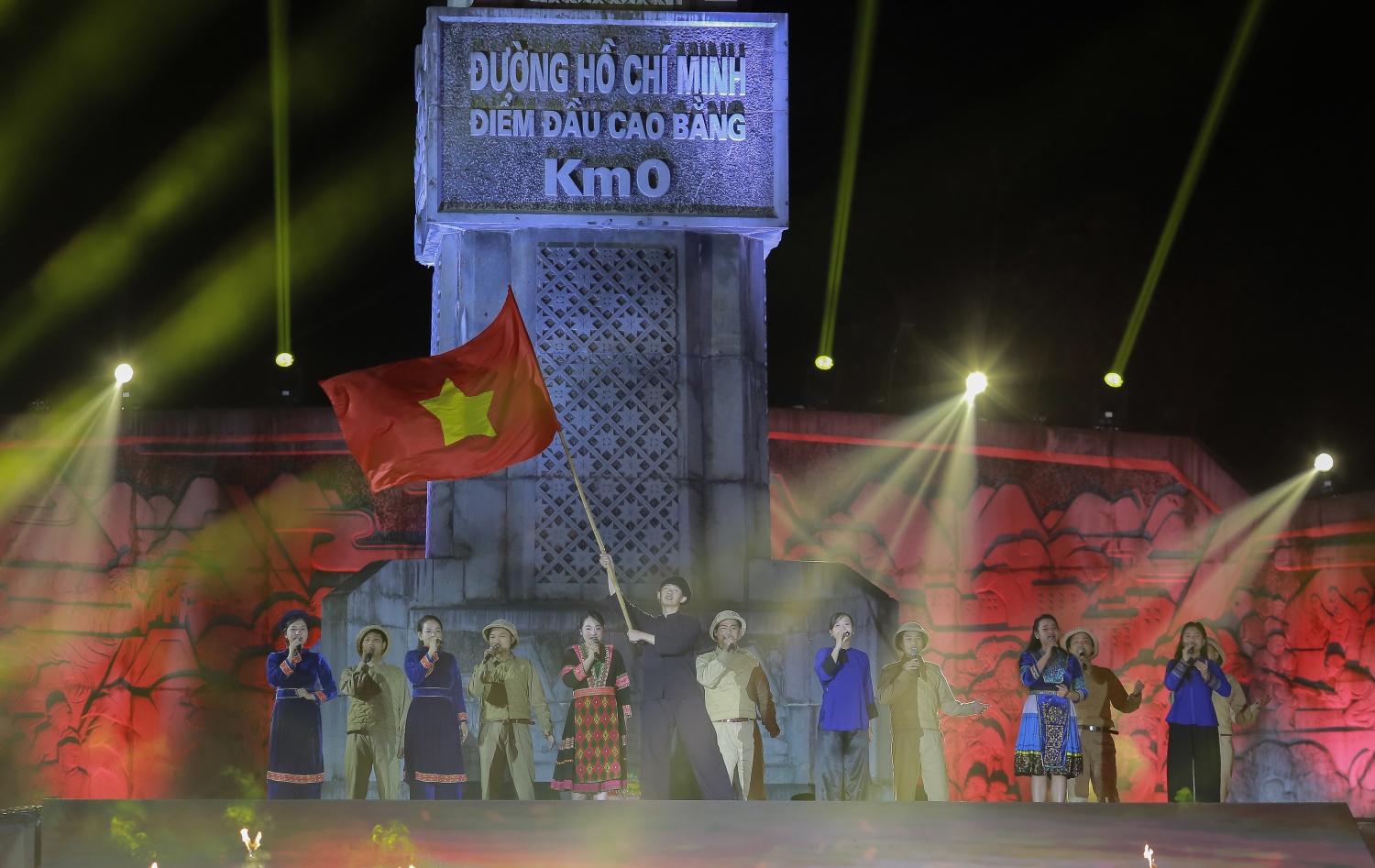 Petrovietnam đồng hành cùng chương trình kỷ niệm 85 năm ngày Bác Hồ về nước Petrovietnam đồng hành cùng chương trình kỷ niệm 85 năm ngày Bác Hồ về nước
