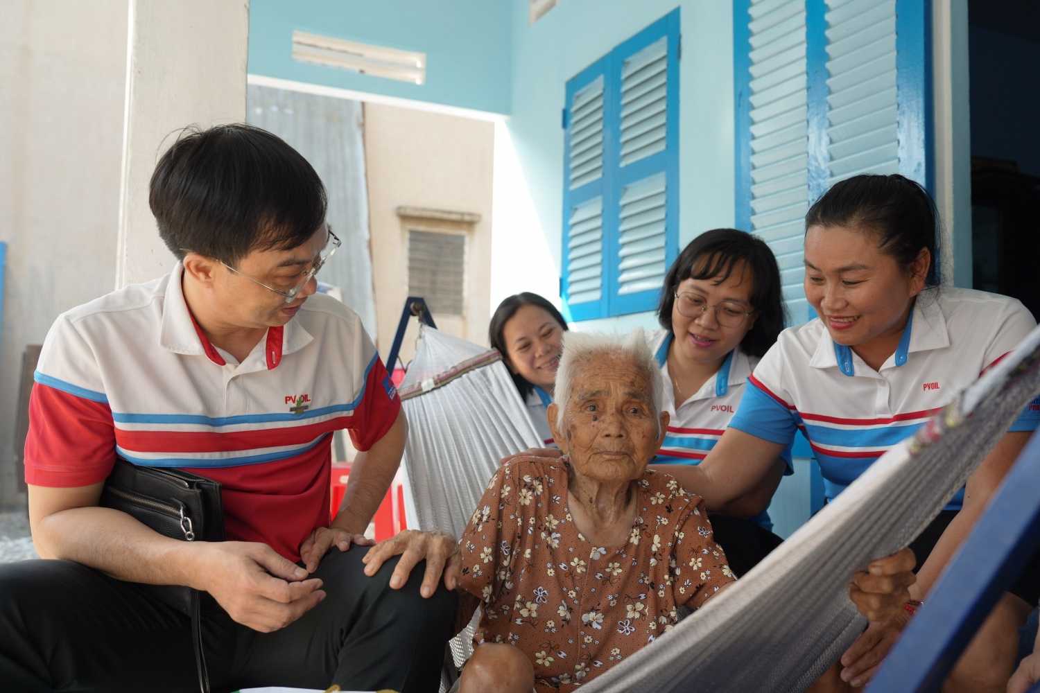 PVOIL mang Xuân ấm áp đến với các Mẹ Việt Nam Anh hùng và trẻ em khuyết tật tại TP. Hồ Chí Minh
