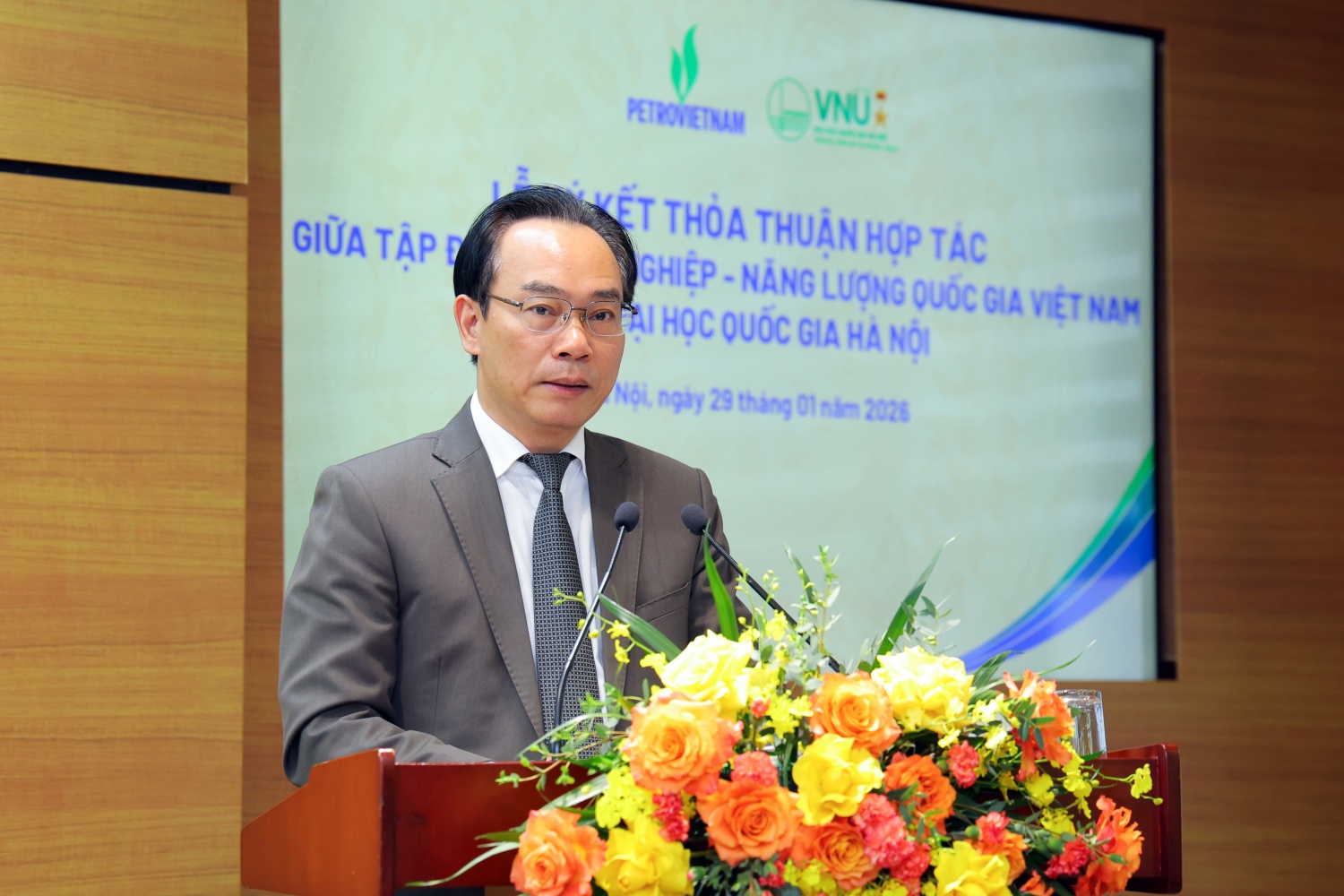 Kết nối thực tiễn sản xuất với nền tảng khoa học tiên tiến Kết nối thực tiễn sản xuất với nền tảng khoa học tiên tiến