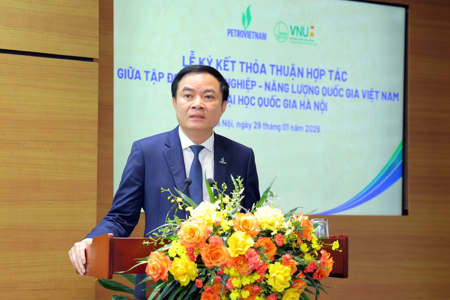 Kết nối thực tiễn sản xuất với nền tảng khoa học tiên tiến Kết nối thực tiễn sản xuất với nền tảng khoa học tiên tiến
