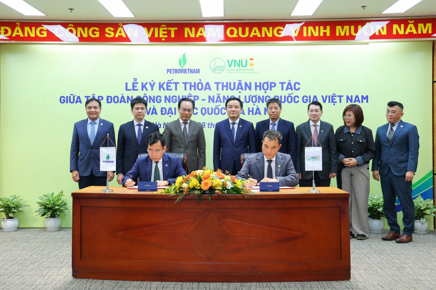 Kết nối thực tiễn sản xuất với nền tảng khoa học tiên tiến Kết nối thực tiễn sản xuất với nền tảng khoa học tiên tiến