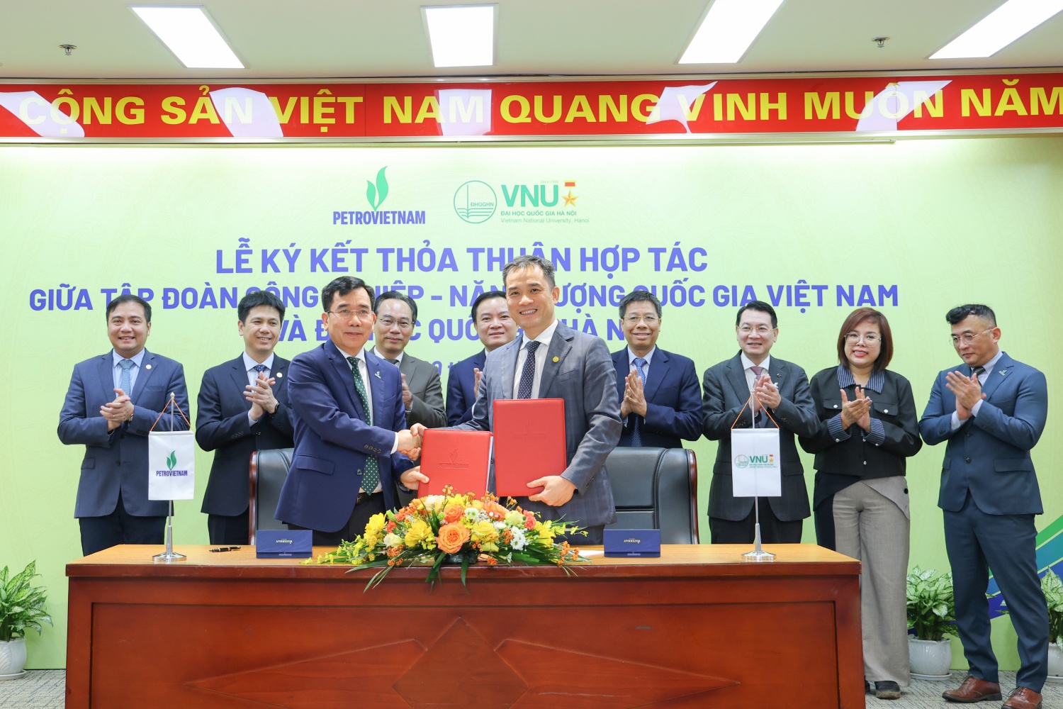 Kết nối thực tiễn sản xuất với nền tảng khoa học tiên tiến Kết nối thực tiễn sản xuất với nền tảng khoa học tiên tiến