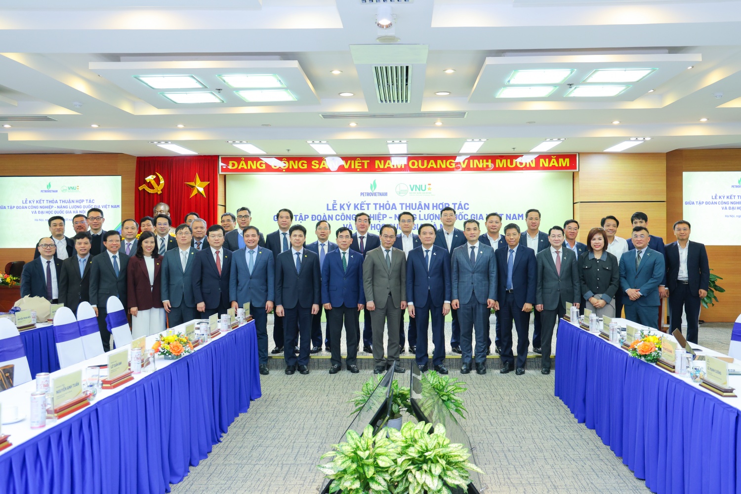Kết nối thực tiễn sản xuất với nền tảng khoa học tiên tiến Kết nối thực tiễn sản xuất với nền tảng khoa học tiên tiến